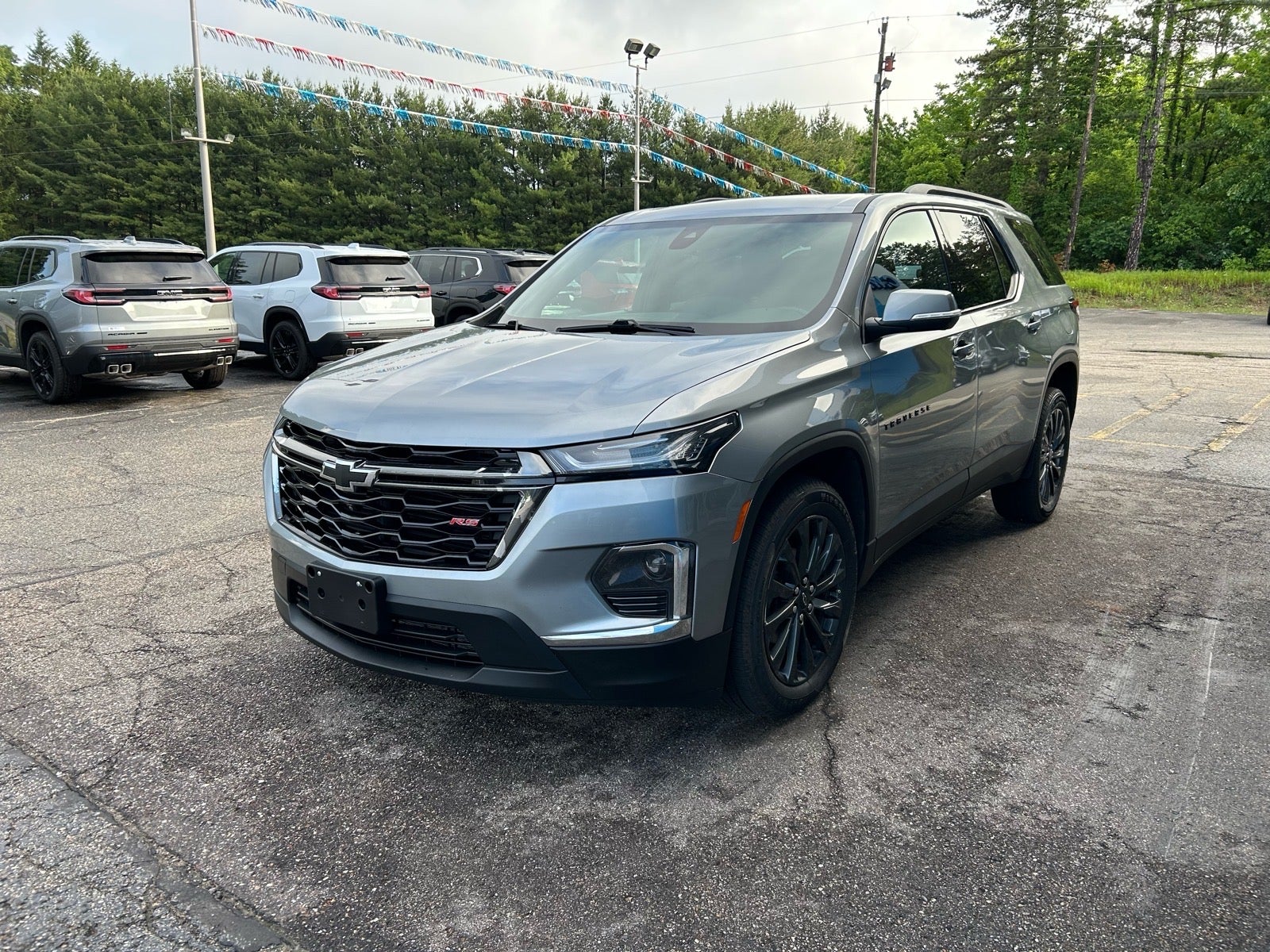 2023 Chevrolet Traverse RS in Sterling Gray Metallic — front three-quarter view